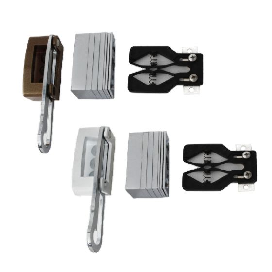 Locking bracket set for ISEO crossbars